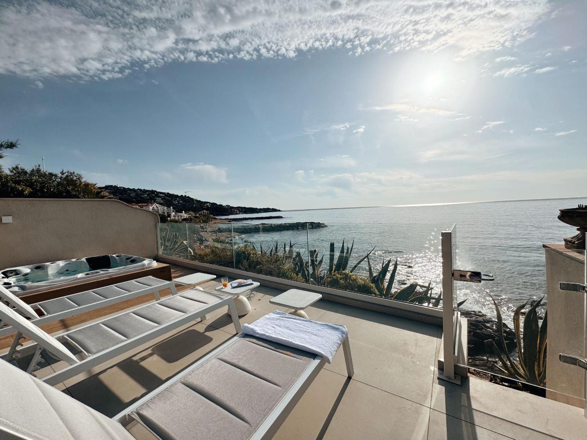 Villa La Corniche Pieds Dans L Eau เลอิสซ็องเบรอ ภายนอก รูปภาพ