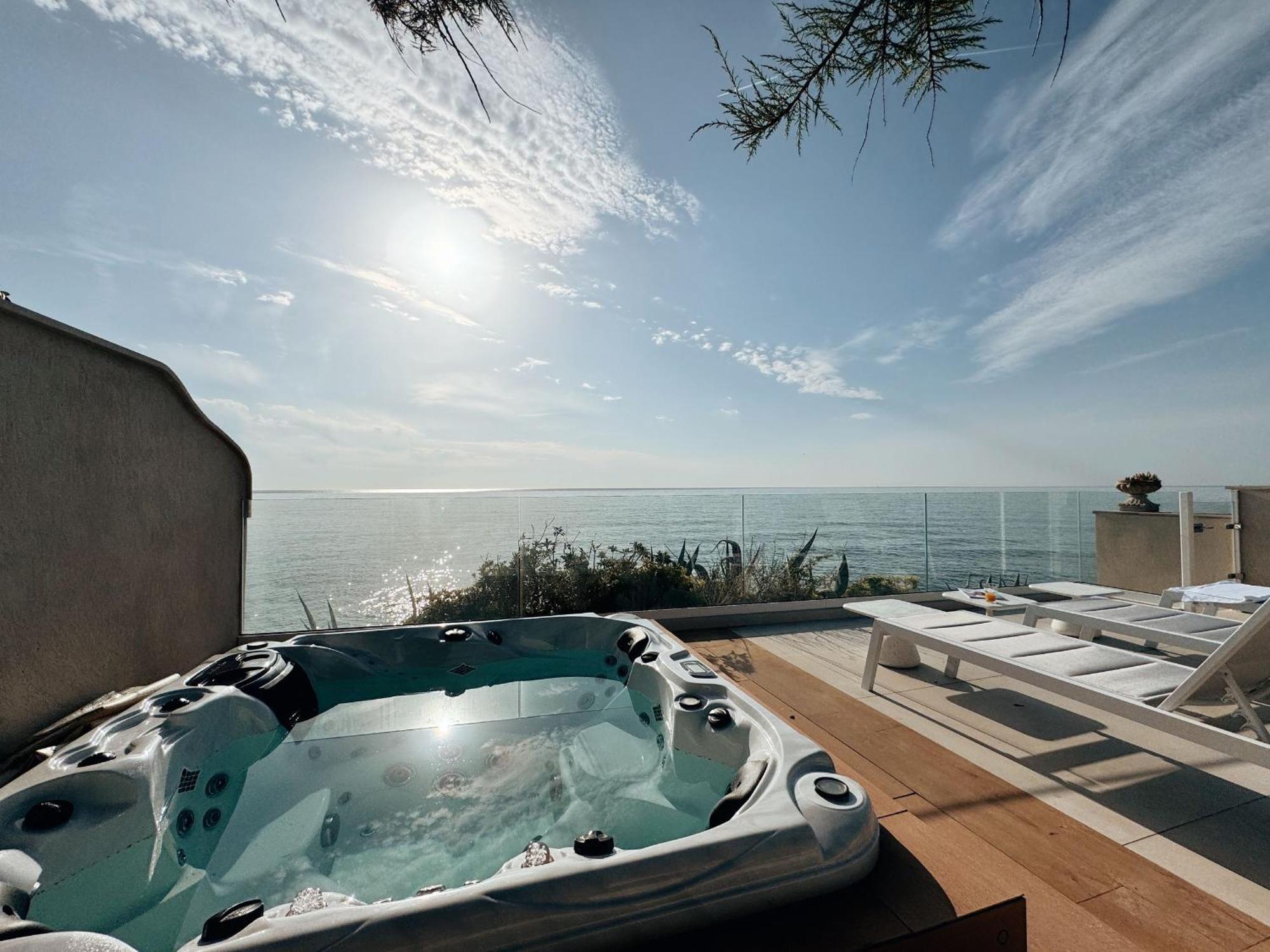 Villa La Corniche Pieds Dans L Eau เลอิสซ็องเบรอ ภายนอก รูปภาพ